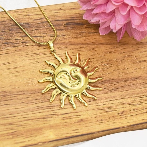 Large Gold Sun Necklace - Picture 1 of 7